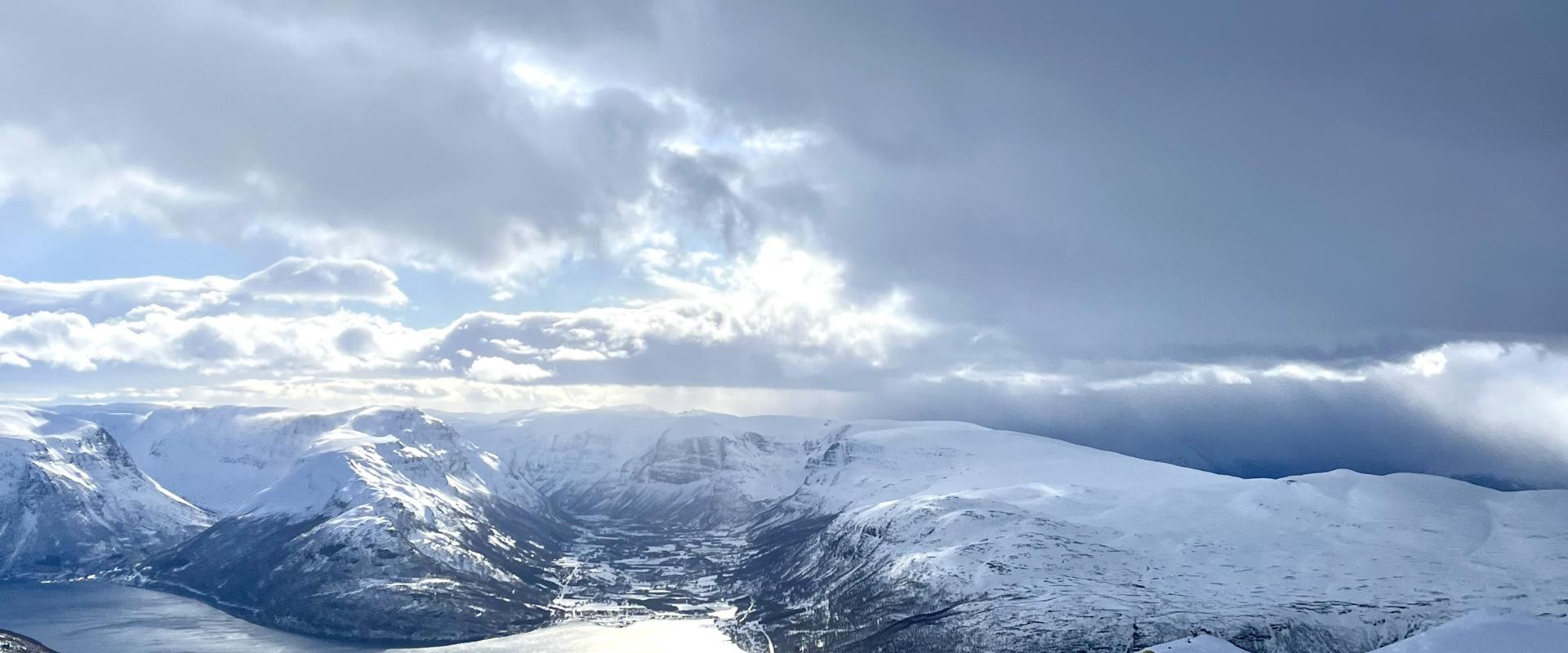 Am Gipfel des Giilavarri - Blick Richtung Skibotn