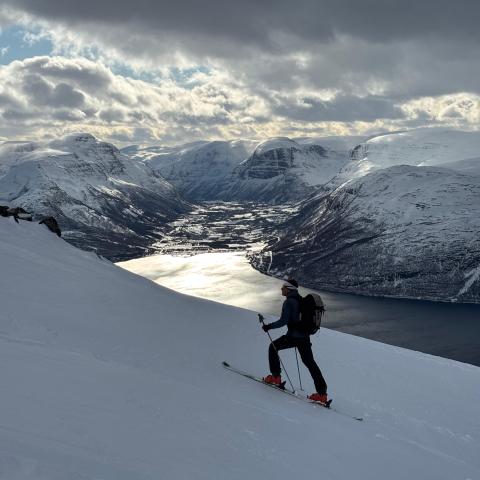 Blick Richtung Skibotn, im Aufstieg zum Giilavarri