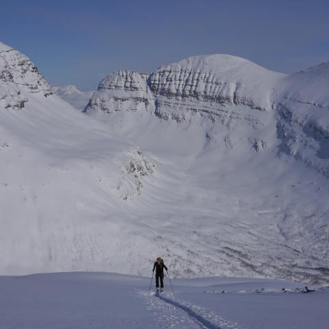 Sjufjellet, Skitouren Tamokdalen, Lyngen Alpen | © Thomas Lippitsch Skitour auf dem Sjufjellet, Tamokdalen im Süden der Lyngen Alpen